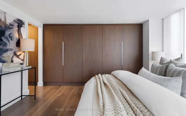 Additional image 31 of 80 Cumberland St Unit PH1903