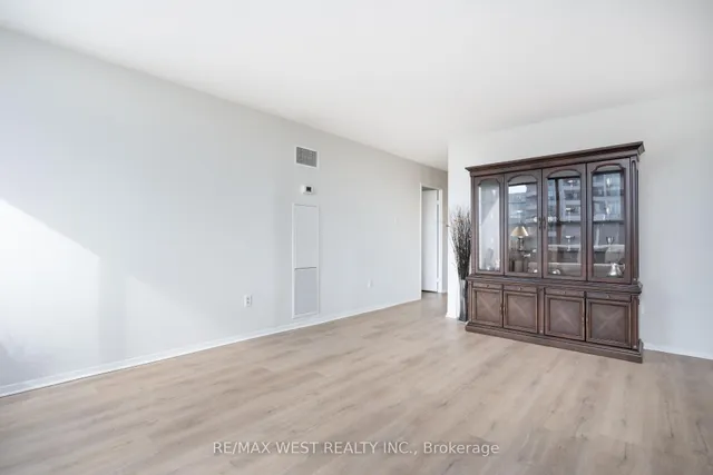 Additional image 15 of 100 Quebec Ave Unit 301