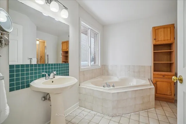 Additional image 25 of 2076 Pelee Blvd