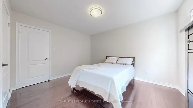 Additional image 36 of 32 Intrigue Tr