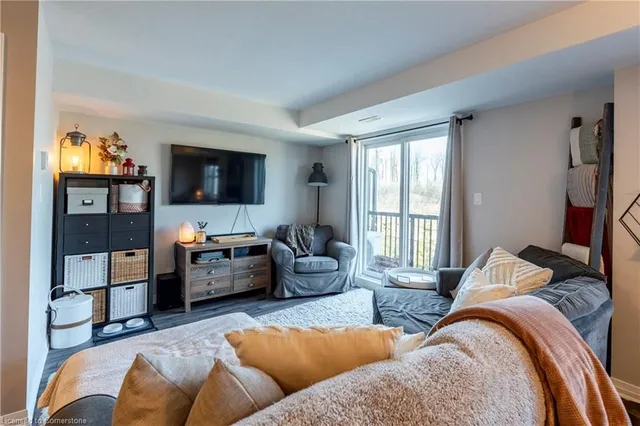 Additional image 8 of 1989 Ottawa St Unit 63D