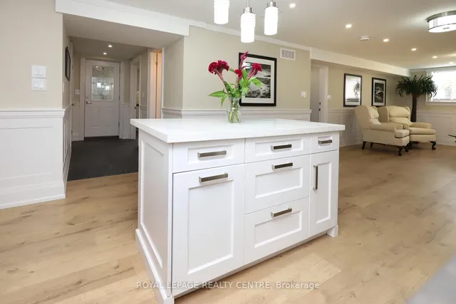 Additional image 33 of 55 Flora Dr