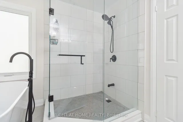 Additional image 17 of 943 McDuffe Cres