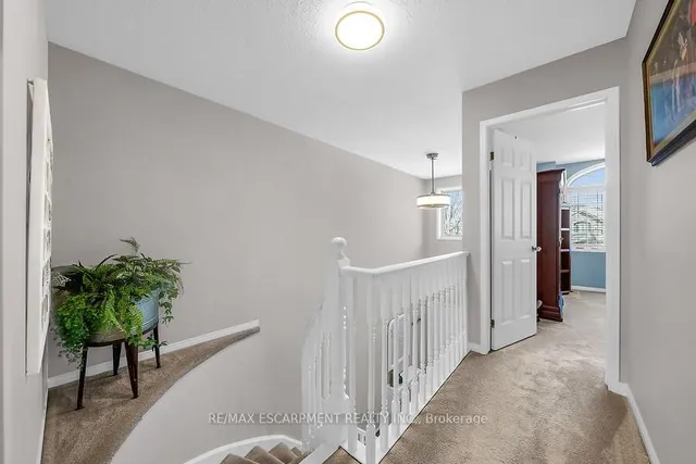 Additional image 17 of 104 FOXBOROUGH Dr