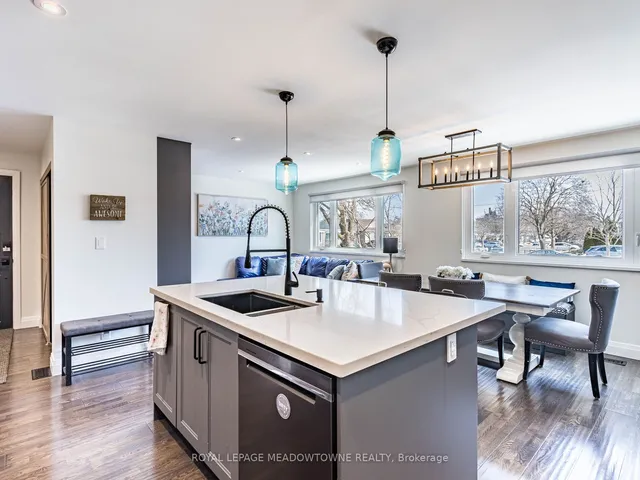 Additional image 10 of 48 Chatsworth Dr