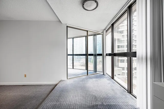 Additional image 22 of 33 Harbour Sq Unit 1008