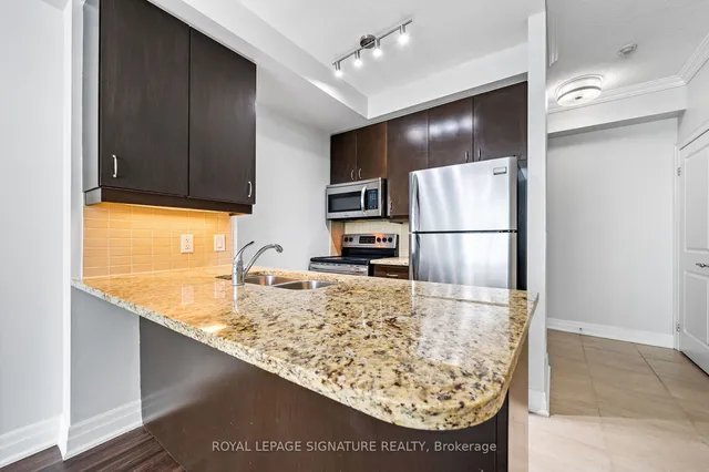 Additional image 10 of 100 John St Unit 1401