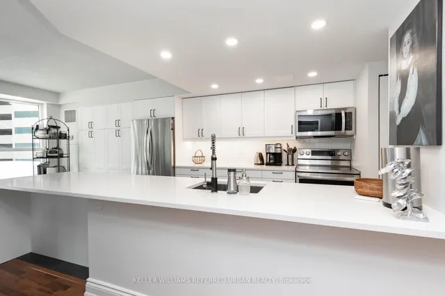 Additional image 3 of 77 Harbour Sq Unit 302