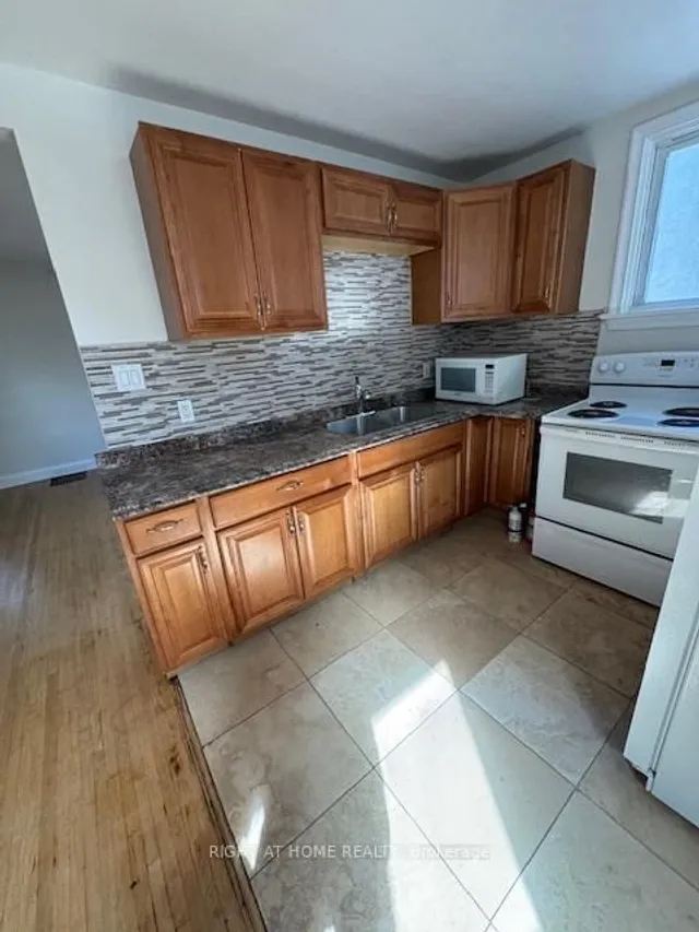 Additional image 7 of 227 Sheppard Ave