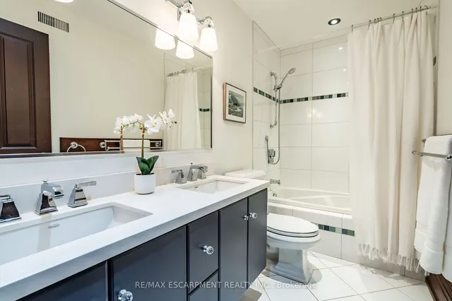 Additional image 33 of 76 Oak Ave