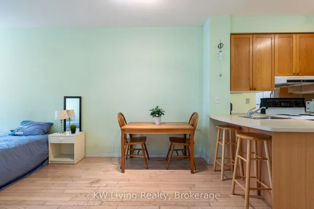 Additional image 9 of 555 Yonge St Unit 404