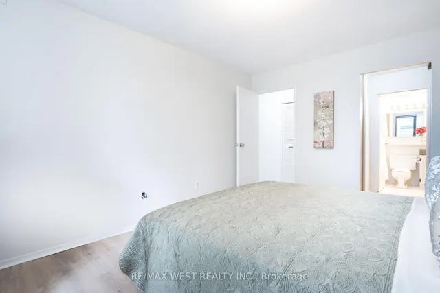 Additional image 21 of 100 Quebec Ave Unit 301