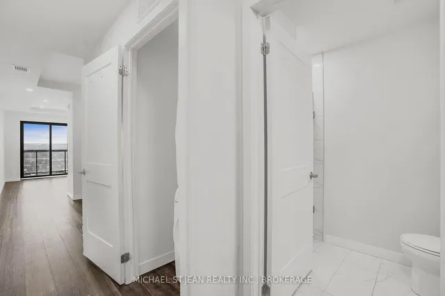 Additional image 21 of 15 Queen St Unit 1204