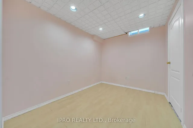 Additional image 40 of 18 Tessler Cres