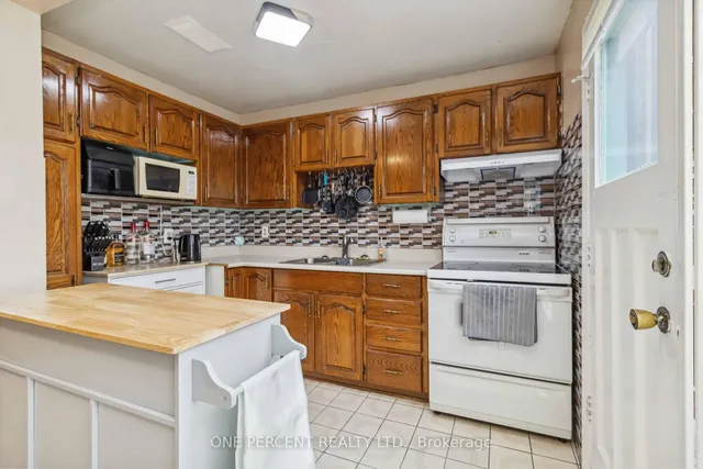 Additional image 7 of 3074 Merritt Ave