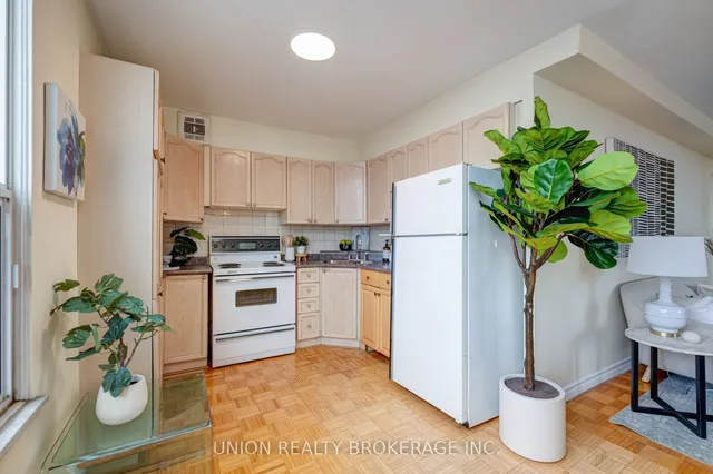 Additional image 8 of 980 Broadview Ave Unit 1202