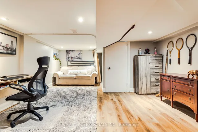 Additional image 33 of 135 Grosvenor Ave