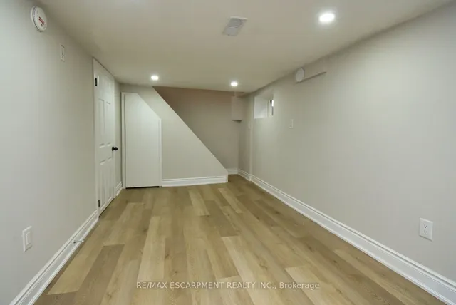 Additional image 28 of 32 Vansitmart Ave