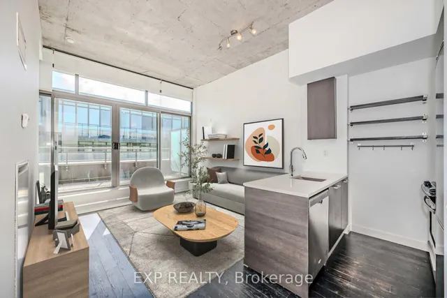 90 Broadview Ave Unit 822