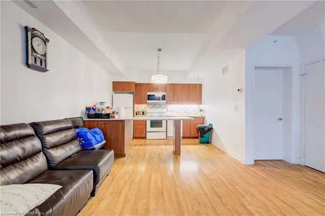 Additional image 7 of 5 Richgrove Dr Unit 114