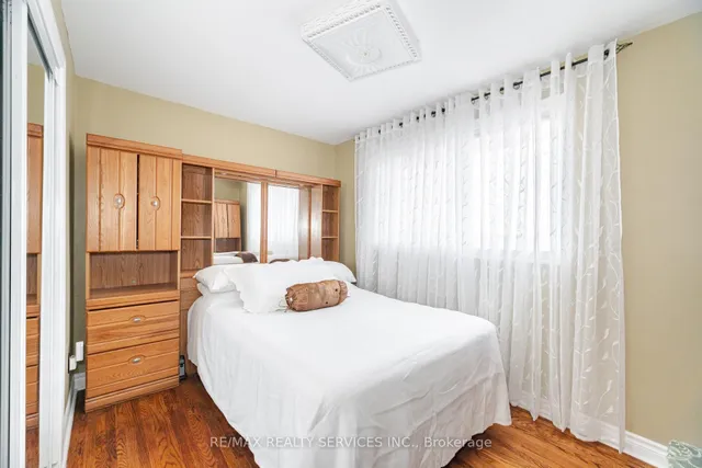 Additional image 17 of 19 Town House Cres