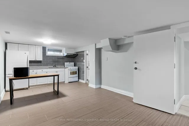 Additional image 28 of 112 Foch Ave