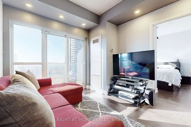 Additional image 4 of 181 Village Green Sq Unit 1218