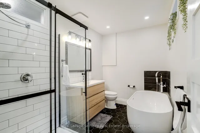 Additional image 19 of 204 Montrose Ave