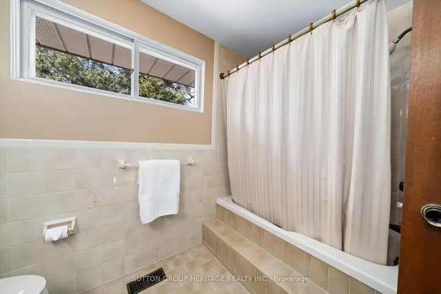 Additional image 34 of 38A Deep Dene Dr
