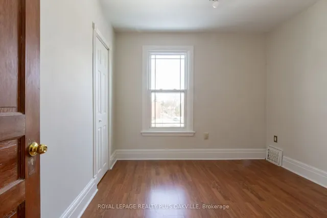 Additional image 28 of 58 Lorne Ave