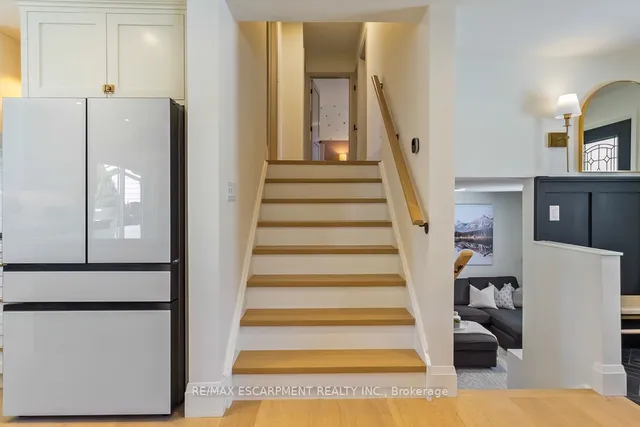 Additional image 15 of 694 Holt Dr