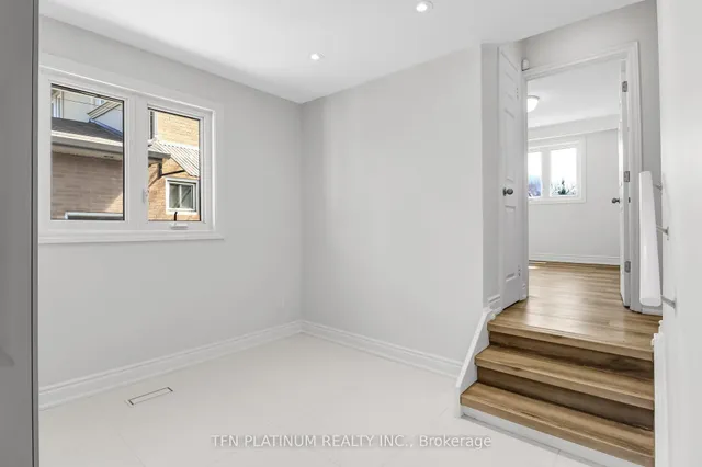 Additional image 8 of 2 Delbasso Crt