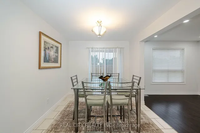 Additional image 10 of 11 Vennio Lane