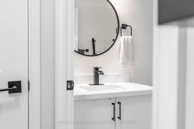 Additional image 26 of 90 Absolute Ave Unit 1611