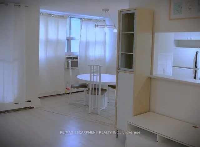 Additional image 5 of 1950 Main St Unit 206