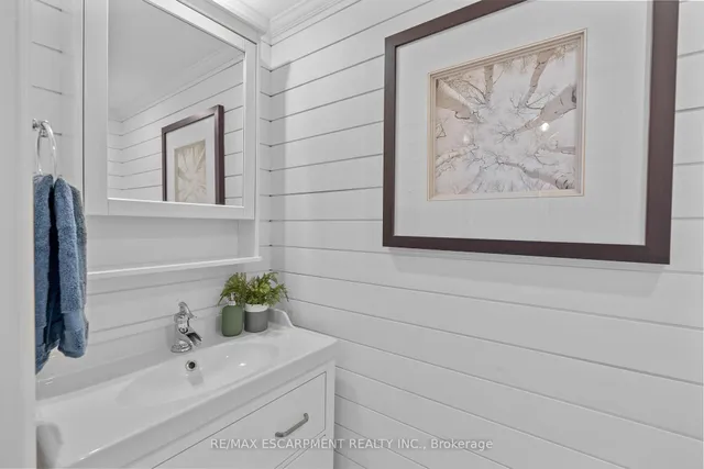 Additional image 4 of 684 Dynes Rd Unit 5