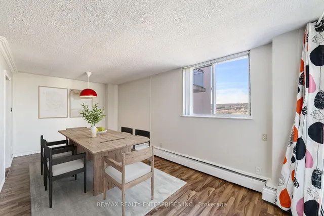 Additional image 18 of 975 WARWICK Crt Unit 1402