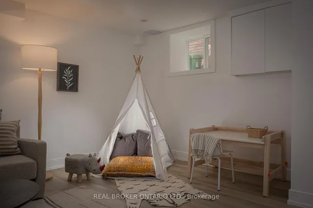 Additional image 25 of 108 Evans Ave