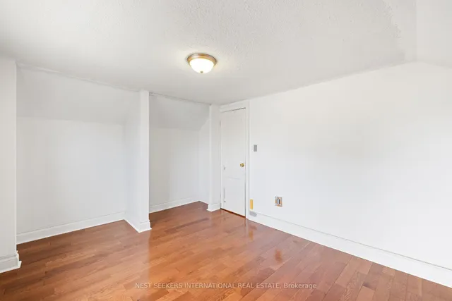 Additional image 28 of 35 Cambrai Ave