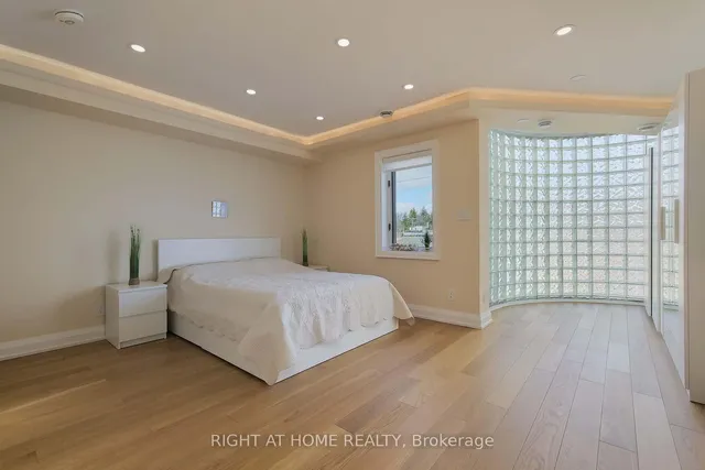 Additional image 22 of 2981A Bloor St