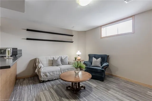 Additional image 30 of 8 Thornbury Crt