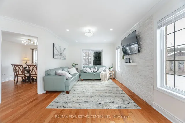 Additional image 9 of 577 Caverhill Cres