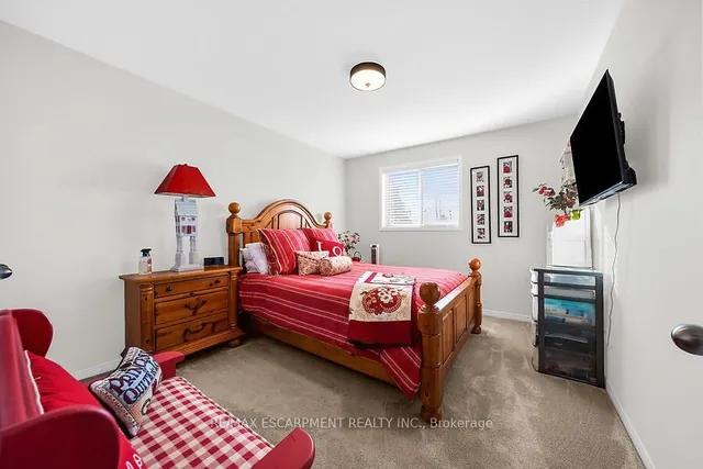 Additional image 25 of 104 FOXBOROUGH Dr