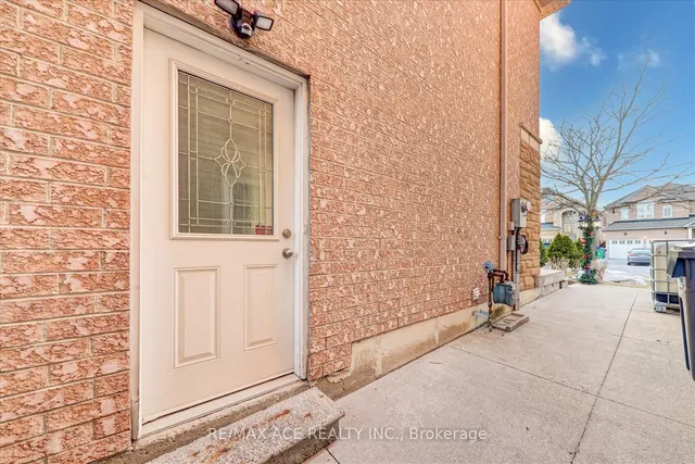 Additional image 33 of 62 Saffron Cres