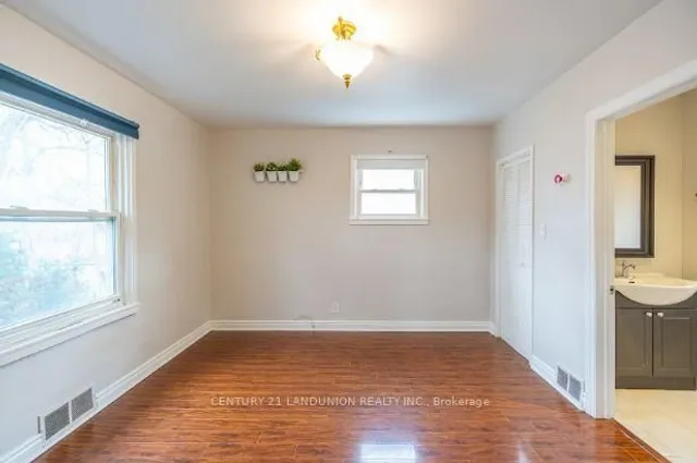 Additional image 8 of 2982 Bayview Ave