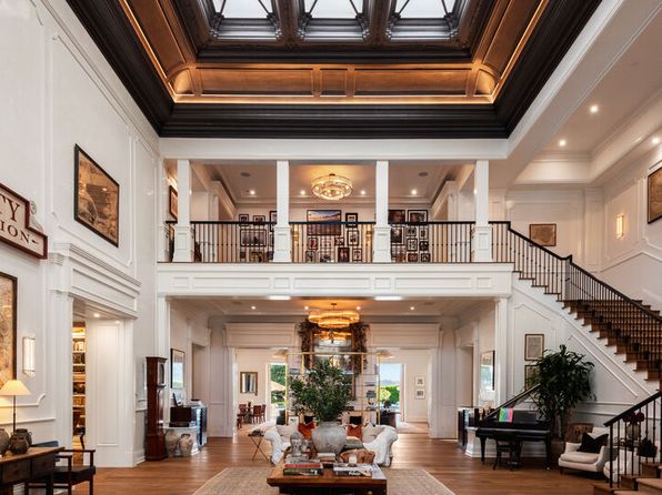 Primary image of 2571 Wallingford Dr, Beverly Hills, CA 90210