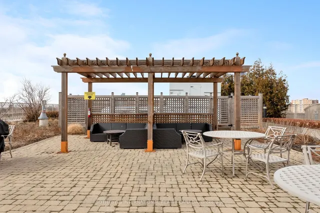 Additional image 27 of 3085 Bloor St Unit 207