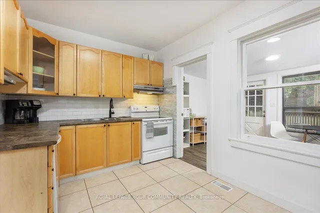 Additional image 16 of 917 Broadview Ave