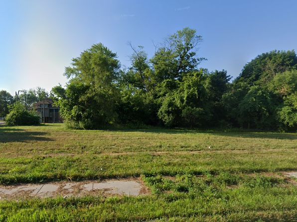 8860 Yates St, Detroit, MI 48214