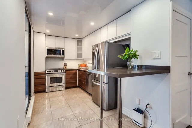 Additional image 10 of 33 Harbour Sq Unit 2440